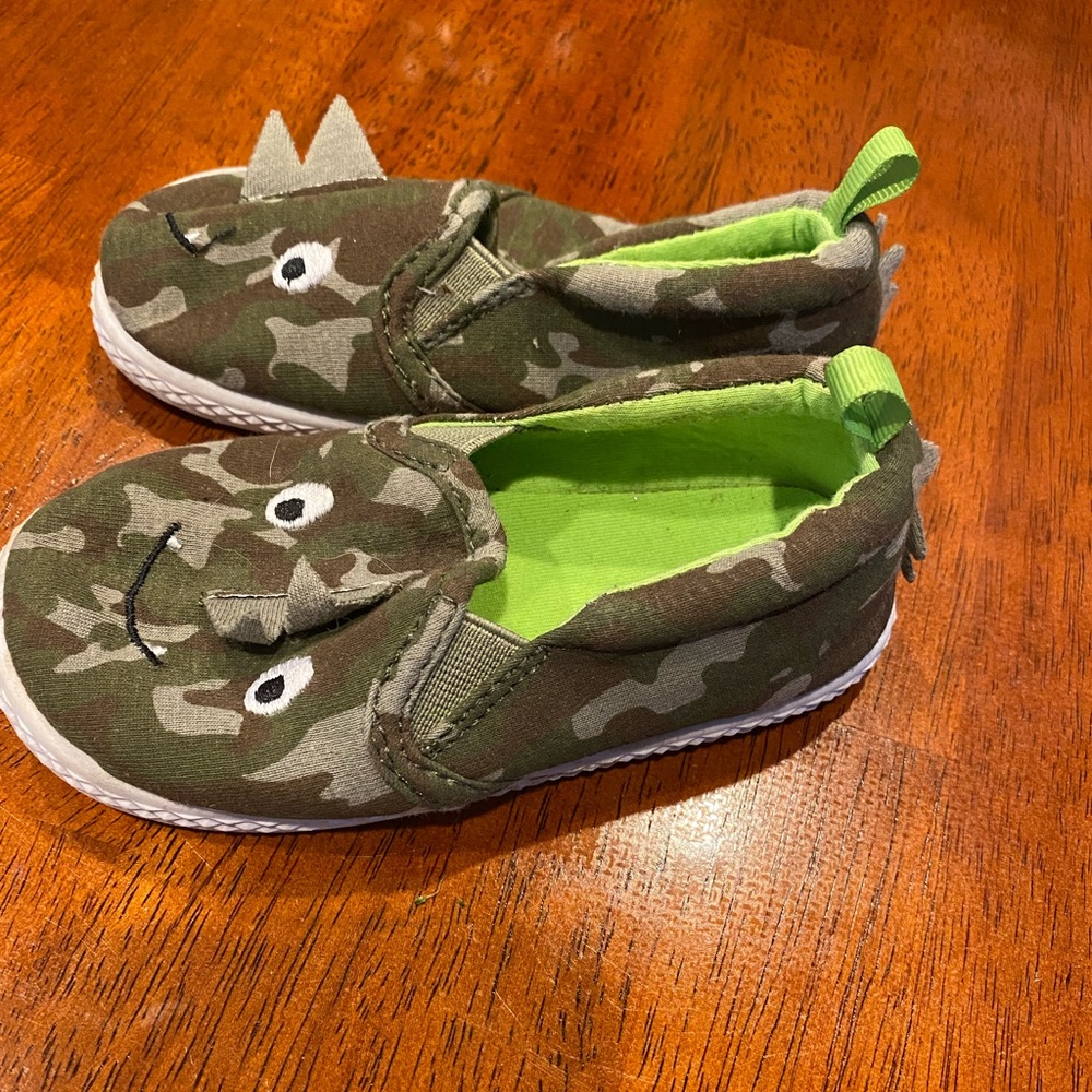 Carter’s size 6 camo slip on sneakers
